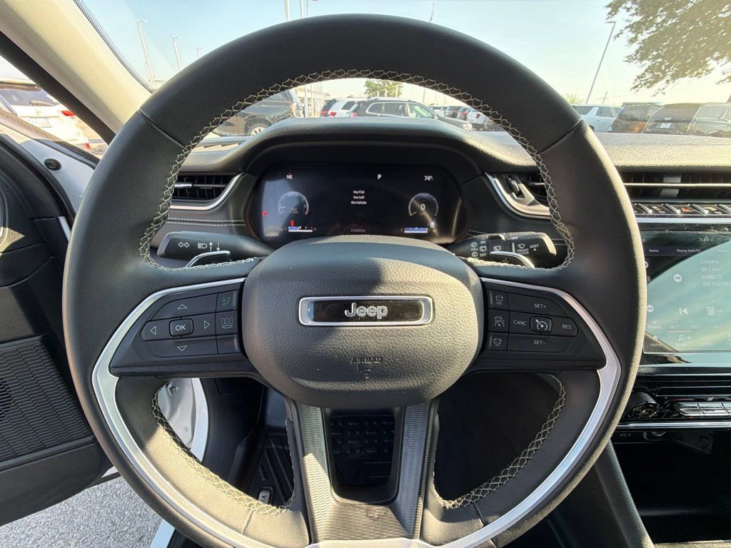 Used 2023 Jeep Grand Cherokee L Laredo AWD/4WD image 23