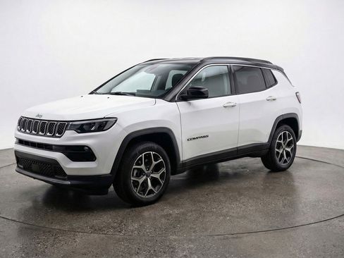 Used 2025 Jeep Compass Limited image 3