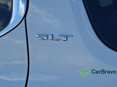 Certified 2023 GMC Acadia SLT w/ Technology Package FWD image 32