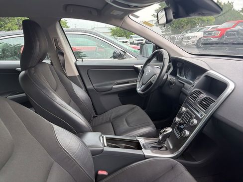 Used 2016 Volvo XC60 T5 w/ Proximity Package FWD image 4