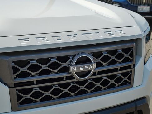 Used 2024 Nissan Frontier SV RWD image 10