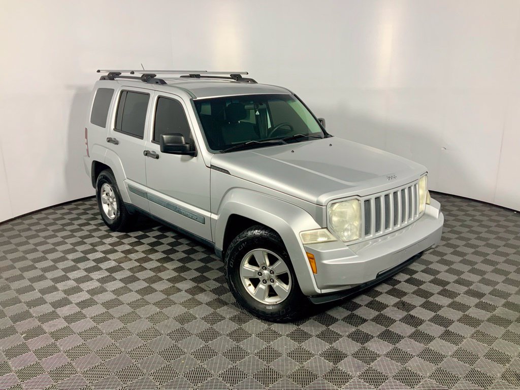 Used 2010 Jeep Liberty Sport w/ Popular Equipment Group AWD/4WD image 2