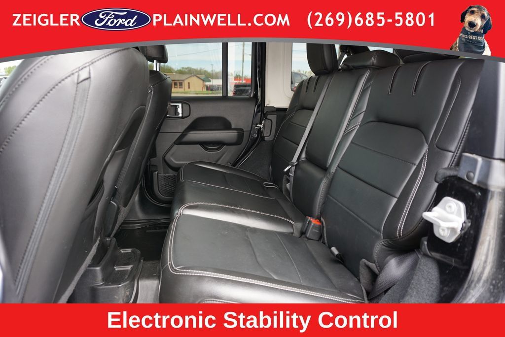 Used 2023 Jeep Wrangler Unlimited Sahara w/ Cold Weather Group AWD/4WD image 11