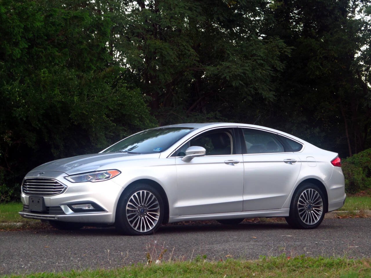 Used 2017 Ford Fusion SE w/ Fusion SE Technology Package AWD/4WD image 1
