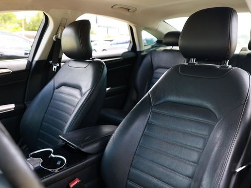 Used 2014 Ford Fusion SE w/ Equipment Group 202A FWD image 6