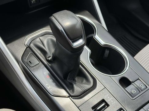 Used 2022 Toyota Highlander LE image 28