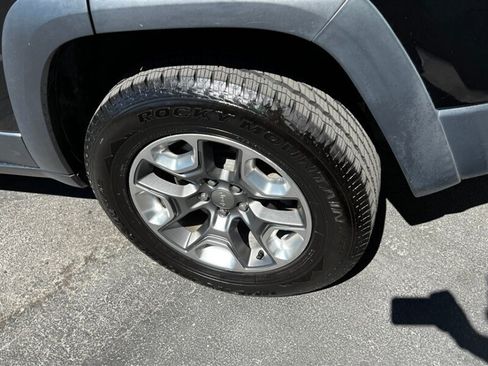 Used 2019 Jeep Cherokee Trailhawk w/ Cold Weather Group AWD/4WD image 11