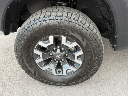 Used 2022 Toyota Tacoma TRD Off-Road AWD/4WD image 13