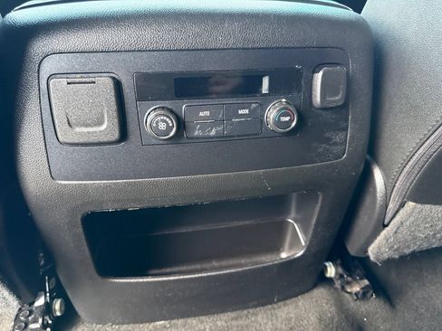 Used 2018 Chevrolet Suburban LT AWD/4WD image 19