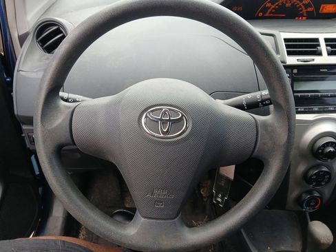 Used 2010 Toyota Yaris 2-Door Hatchback FWD image 12