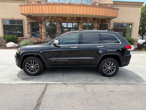 Used 2017 Jeep Grand Cherokee Limited w/ Luxury Group II AWD/4WD image 2