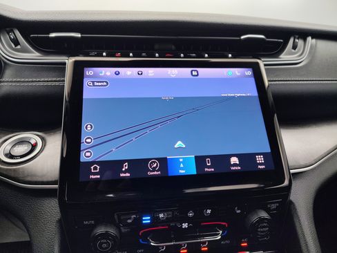 Used 2023 Jeep Grand Cherokee L Limited w/ Luxury Tech Group II image 5