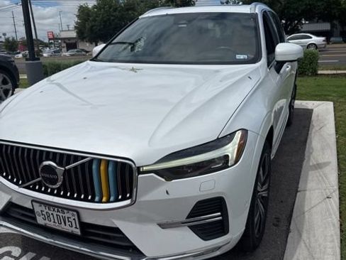 Used 2022 Volvo XC60 B5 Inscription w/ Advanced Package FWD image 1