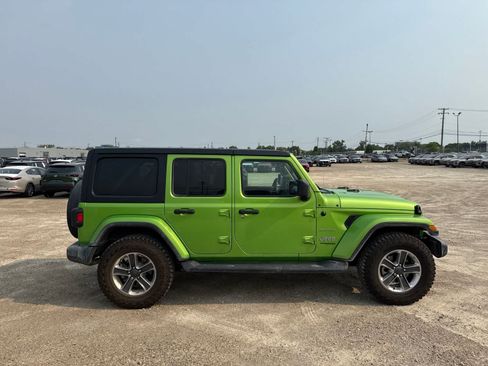Used 2018 Jeep Wrangler Unlimited Sahara AWD/4WD image 9