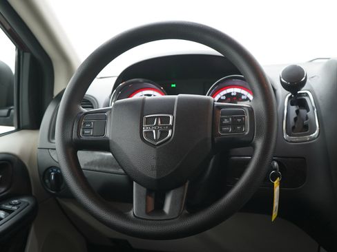 Used 2018 Dodge Grand Caravan SE FWD image 16