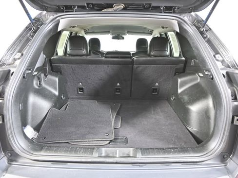 Used 2019 Jeep Cherokee Latitude Plus w/ Cold Weather Group image 16