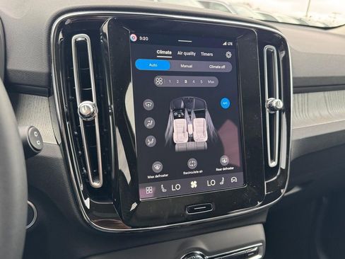 Used 2026 Volvo XC40 B5 Plus image 16