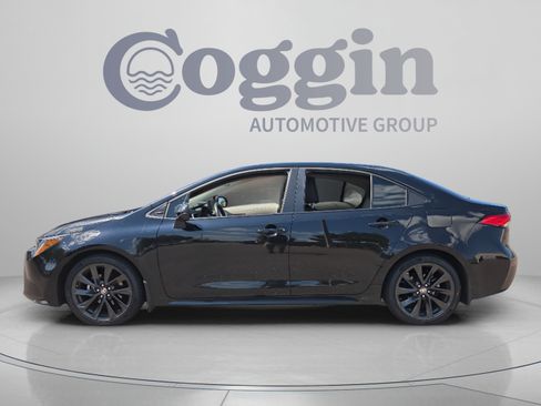 Used 2025 Toyota Corolla LE FWD image 2