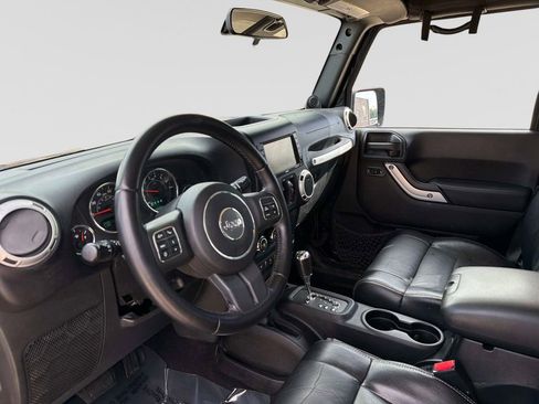 Used 2012 Jeep Wrangler Unlimited Sahara w/ Connectivity Group AWD/4WD image 20
