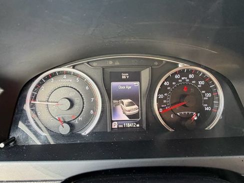 Used 2016 Toyota Camry SE FWD image 19