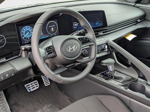 New 2025 Hyundai Elantra SEL image 3