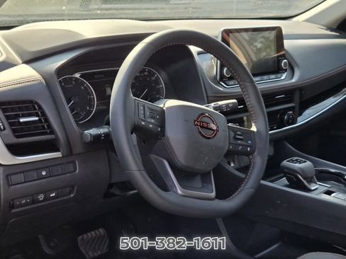 Used 2025 Nissan Rogue SV AWD/4WD image 8