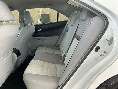 Used 2014 Toyota Camry LE image 11