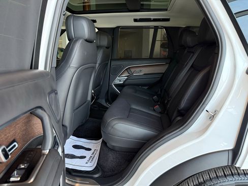 Used 2025 Land Rover Range Rover SE image 41