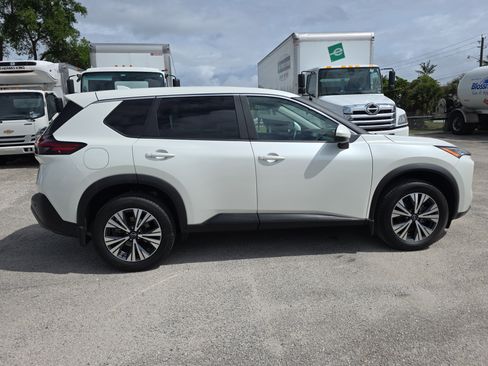 Used 2023 Nissan Rogue SV image 8