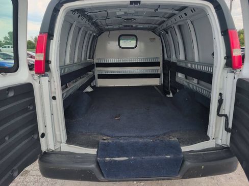 Used 2018 Chevrolet Express 2500 RWD image 16