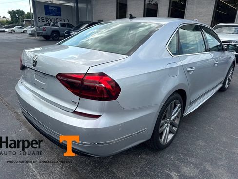 Used 2017 Volkswagen Passat 1.8T R-Line FWD image 5