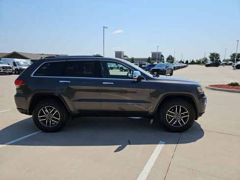 Used 2019 Jeep Grand Cherokee Limited AWD/4WD image 7