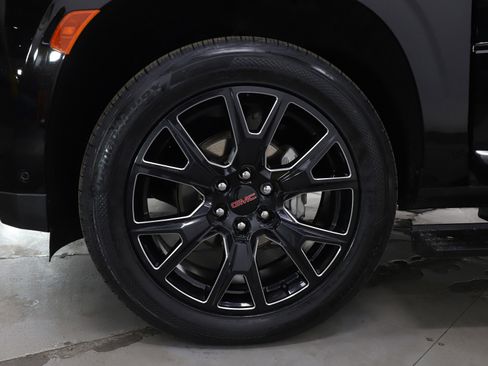 Used 2023 GMC Yukon Denali w/ Denali Reserve Package image 34