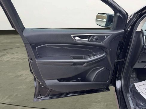 Used 2021 Ford Edge Titanium image 10