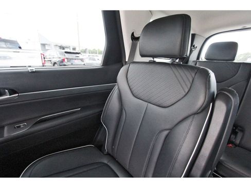 Used 2025 Hyundai Palisade SEL FWD image 14