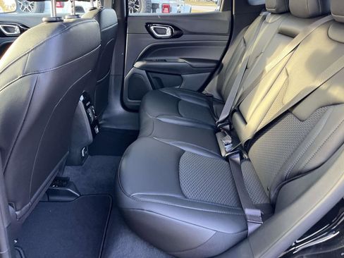 New 2026 Jeep Compass Latitude image 9