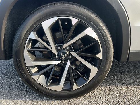 Used 2022 Mitsubishi Outlander SE image 9