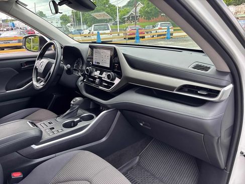 Used 2023 Toyota Highlander LE AWD/4WD image 33