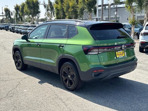 New 2025 Volkswagen Taos SE image 4