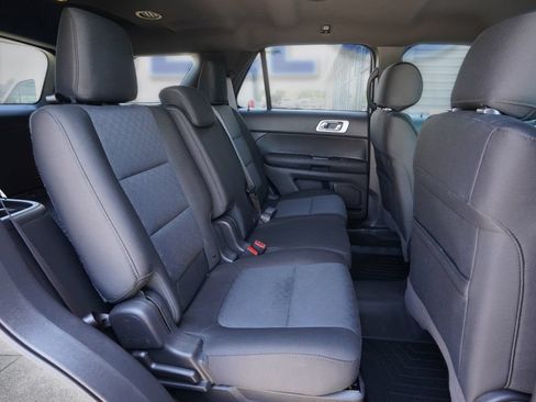 Used 2014 Ford Explorer XLT w/ Equipment Group 201A AWD/4WD image 28