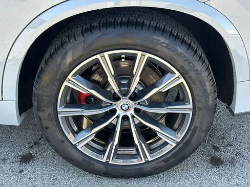 Used 2024 BMW X5 xDrive40i w/ M Sport Package AWD/4WD image 5