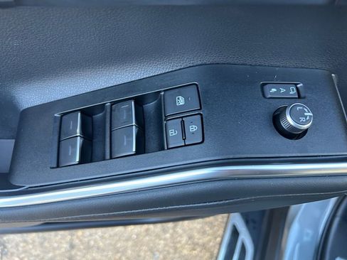 Used 2025 Toyota Highlander Limited image 23