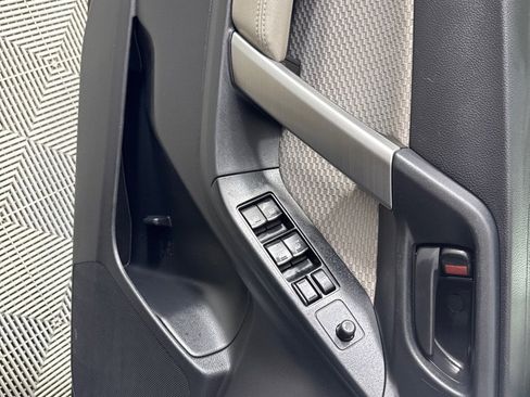 Used 2017 Subaru Forester 2.5i Premium w/ All-Weather Package image 10