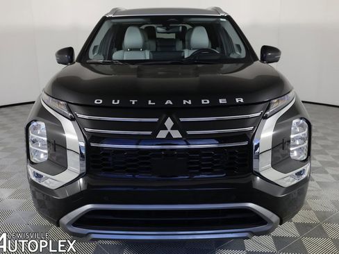 Used 2025 Mitsubishi Outlander AWD image 2