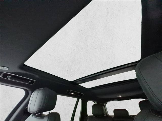 Certified 2025 Land Rover Range Rover Long Wheelbase SE AWD/4WD image 21
