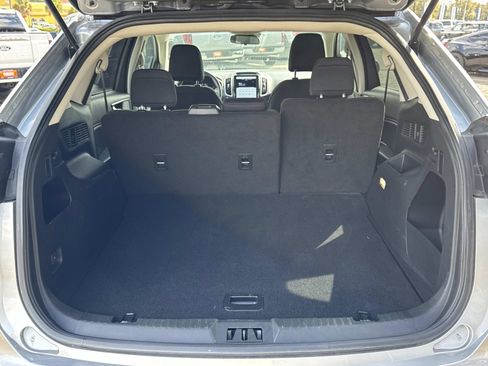 Used 2024 Ford Edge SE image 6