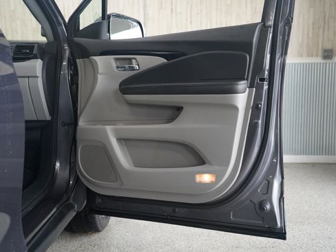 Used 2016 Honda Pilot Touring image 33