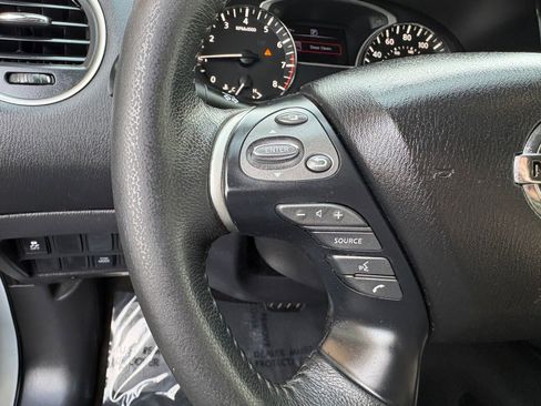 Used 2018 Nissan Pathfinder SV image 36