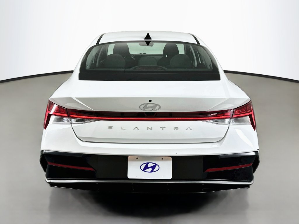 Used 2025 Hyundai Elantra SEL FWD image 6
