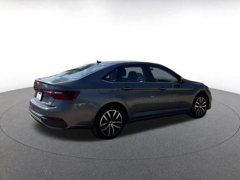 Used 2025 Volkswagen Jetta SE image 15